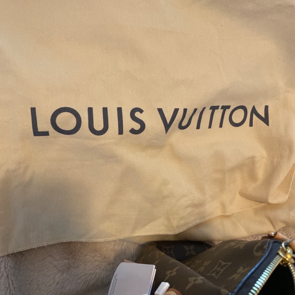 Louis Vuitton Rivoli MM - Picture 12 of 12